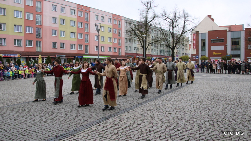 VI edycja Stargardzkiego Poloneza Maturzystów.