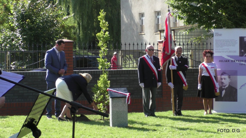 Posadzenie "Dębu pamięci"- FOTORELACJA