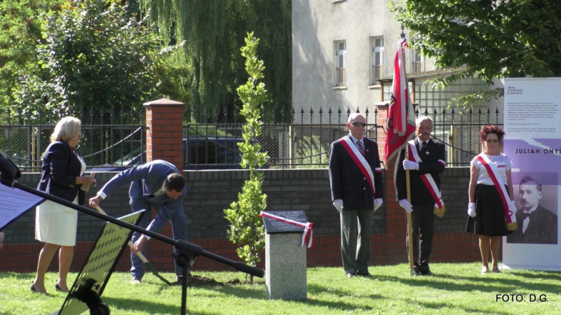 Posadzenie "Dębu pamięci"- FOTORELACJA