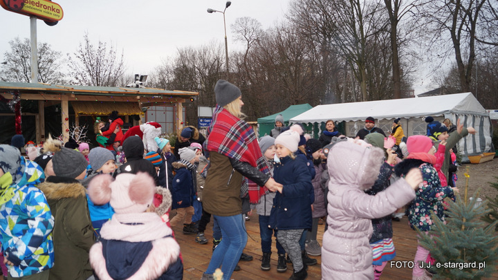 Mikołaj na Bożonarodzeniowym Jarmarku- GALERIA