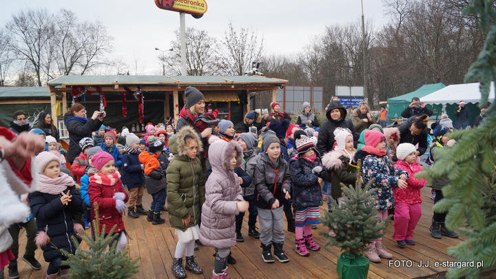 Mikołaj na Bożonarodzeniowym Jarmarku- GALERIA