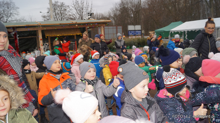 Mikołaj na Bożonarodzeniowym Jarmarku- GALERIA