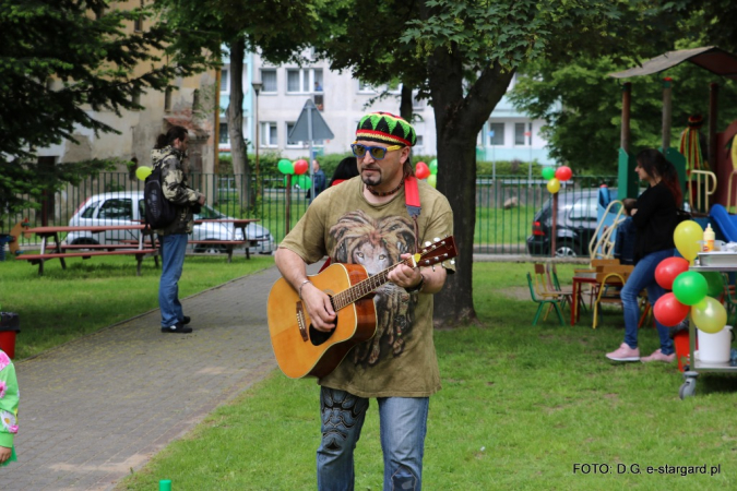 W świetlistych barwach, przy dźwiękach reggae. Festyn w PM nr 1 - GALERIA