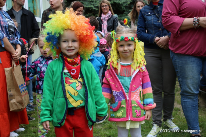 W świetlistych barwach, przy dźwiękach reggae. Festyn w PM nr 1 - GALERIA