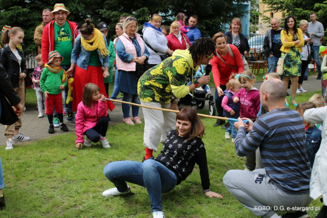 W świetlistych barwach, przy dźwiękach reggae. Festyn w PM nr 1 - GALERIA