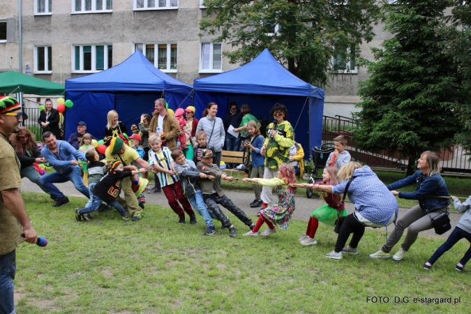 W świetlistych barwach, przy dźwiękach reggae. Festyn w PM nr 1 - GALERIA