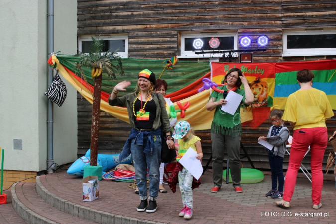 W świetlistych barwach, przy dźwiękach reggae. Festyn w PM nr 1 - GALERIA