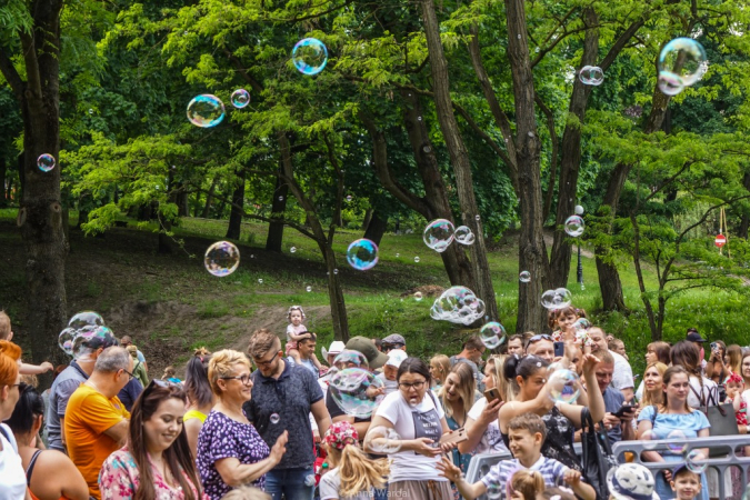 Festiwal baniek mydlanych i kolorów. GALERIA