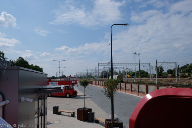 Dni Stargardu: czerwony autobus ulicami miasta mknie. Fotorelacja