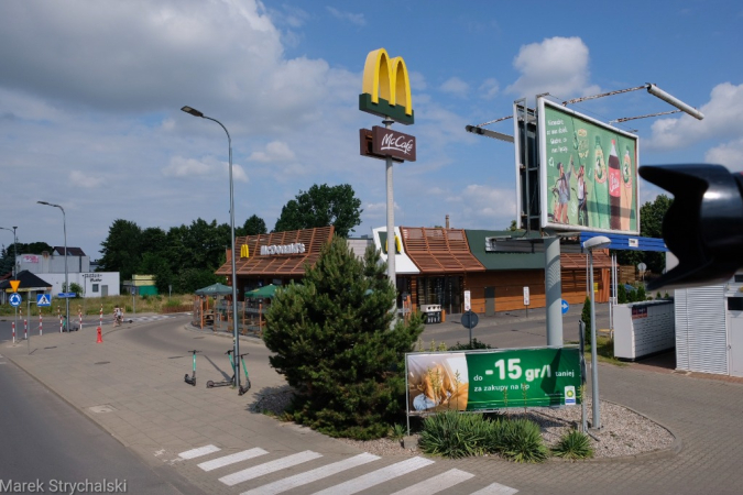 Dni Stargardu: czerwony autobus ulicami miasta mknie. Fotorelacja