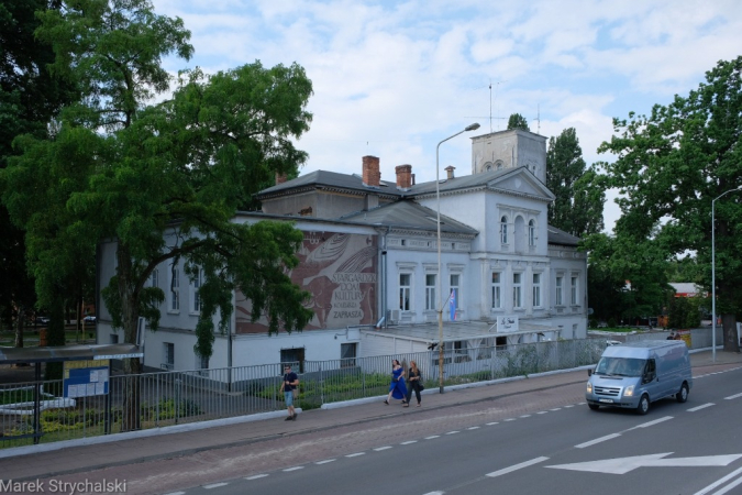 Dni Stargardu: czerwony autobus ulicami miasta mknie. Fotorelacja