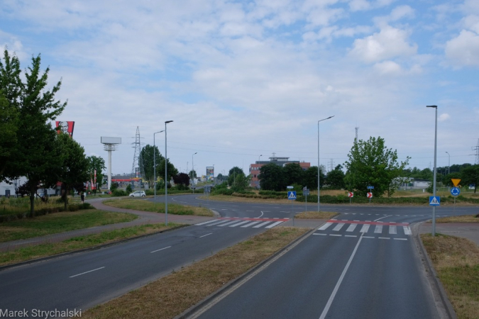 Dni Stargardu: czerwony autobus ulicami miasta mknie. Fotorelacja