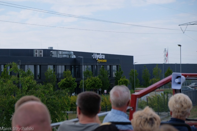 Dni Stargardu: czerwony autobus ulicami miasta mknie. Fotorelacja