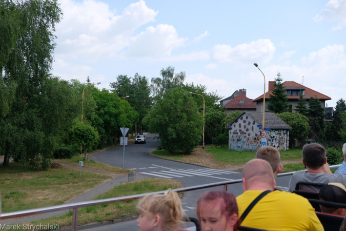 Dni Stargardu: czerwony autobus ulicami miasta mknie. Fotorelacja