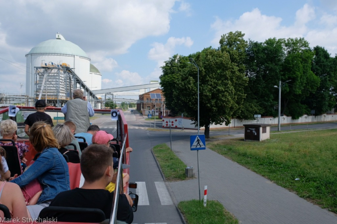 Dni Stargardu: czerwony autobus ulicami miasta mknie. Fotorelacja