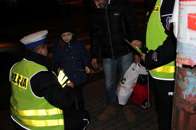 NIE BĄDŹ WIDMEM - NOŚ ODBLASKI NA DRODZE