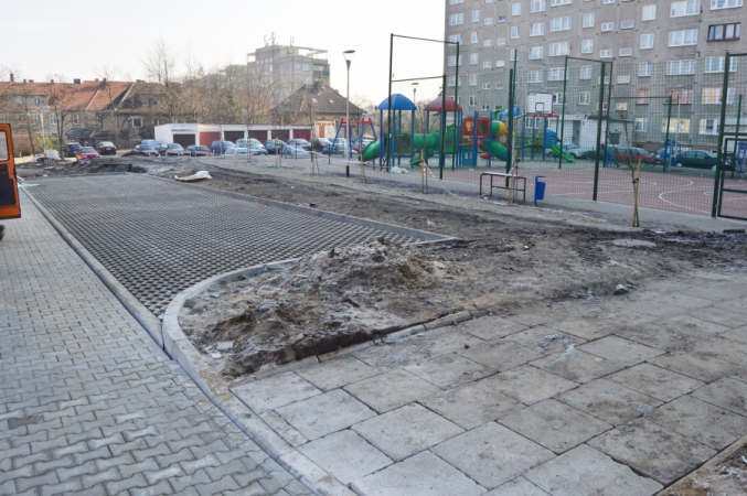 Nowe parkingi i droga na Struga