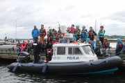 Szczecińscy policjanci edukują mieszkańców jak bezpiecznie wypoczywać nad wodą