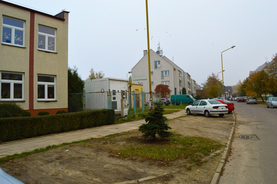 Będą parkingi i chodniki na Wierzyńskiego