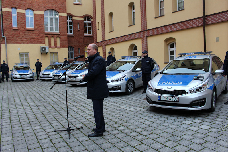 Uroczyste przekazanie radiowozów dla szczecińskich policjantów