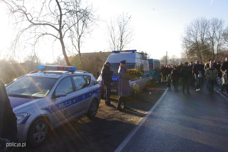 Policjanci uczestniczyli w pogrzebie polskiego kierowcy