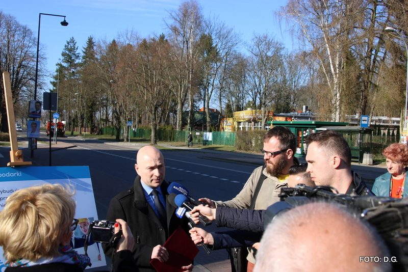 "Więcej dla Gospodarki",  "Więcej dla najemców i oczekujących na mieszkania".