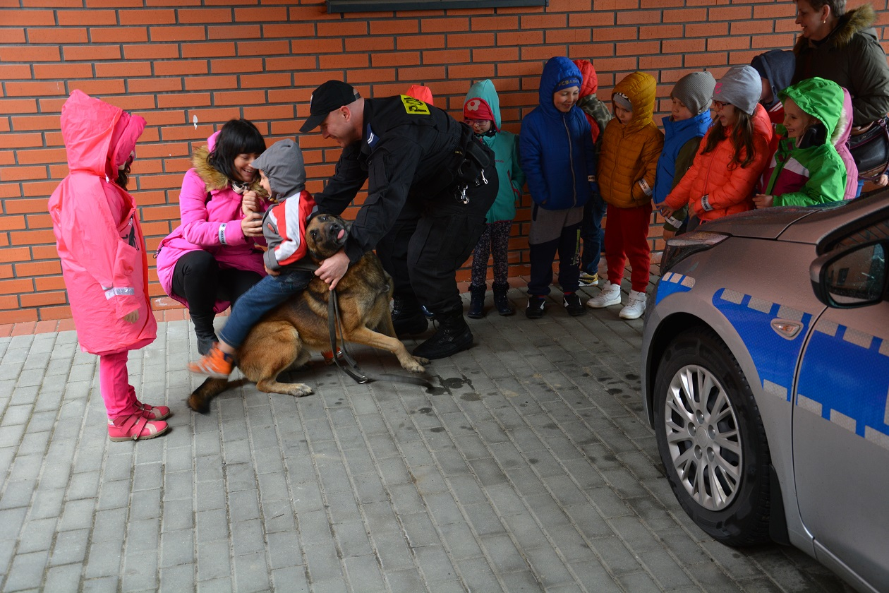 Przedszkolaki u stargardzkich policjantów