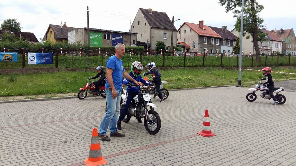 Policjanci ruchu drogowego szkolili motocyklistów