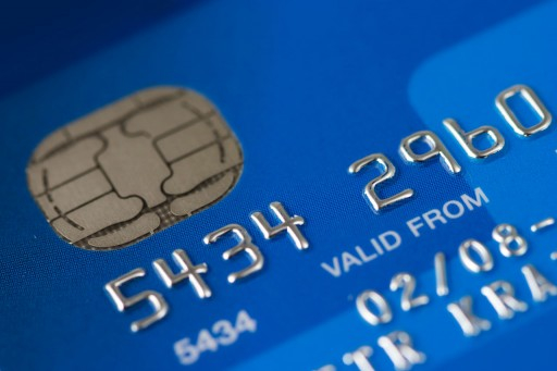Rada: spłacaj w terminie swoje zadłużenie na karcie kredytowej. Odsetki mogą cię wpędzić w trudną do opanowania spiralę zadłużenia