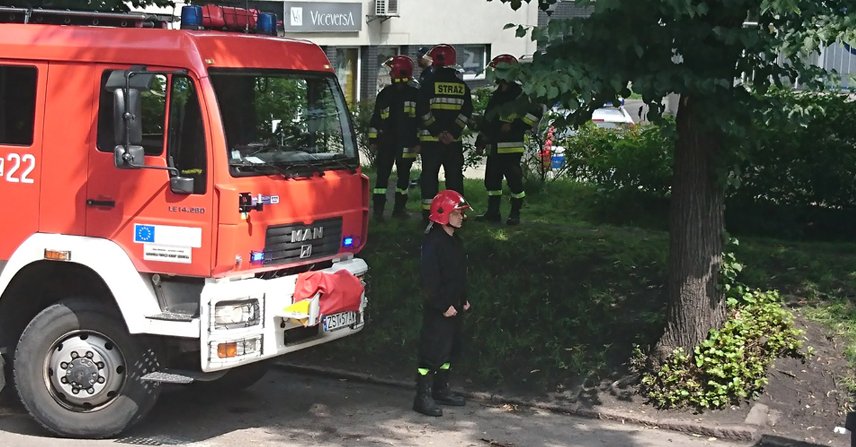 Mężczyzna zamknięty w sklepie grozi wysadzeniem w powietrze. AKTUALIZACJA.