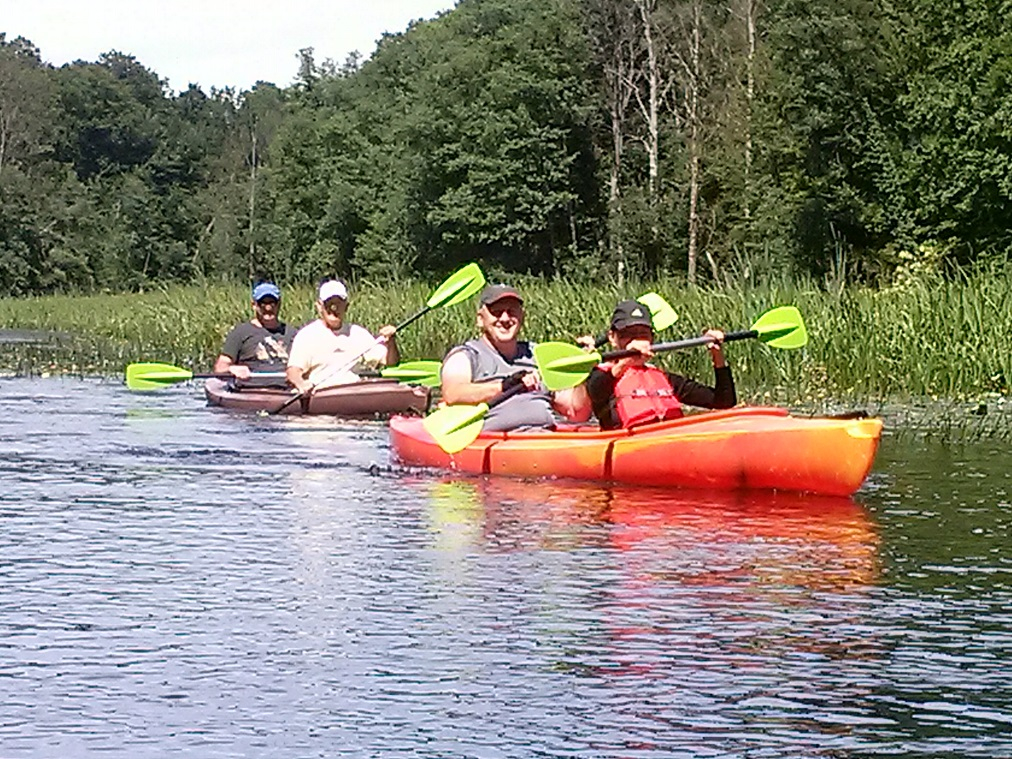 Popłynęli w czasie wolnym od służby