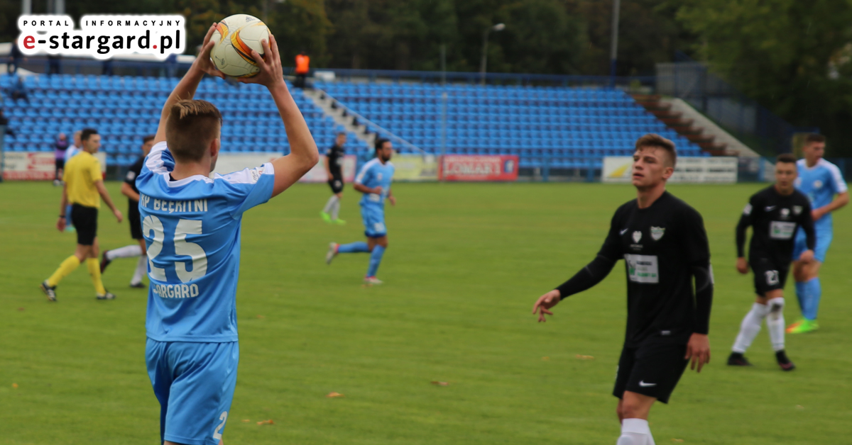 Piękny gol, czerwone kartki i porażka Błękitnych