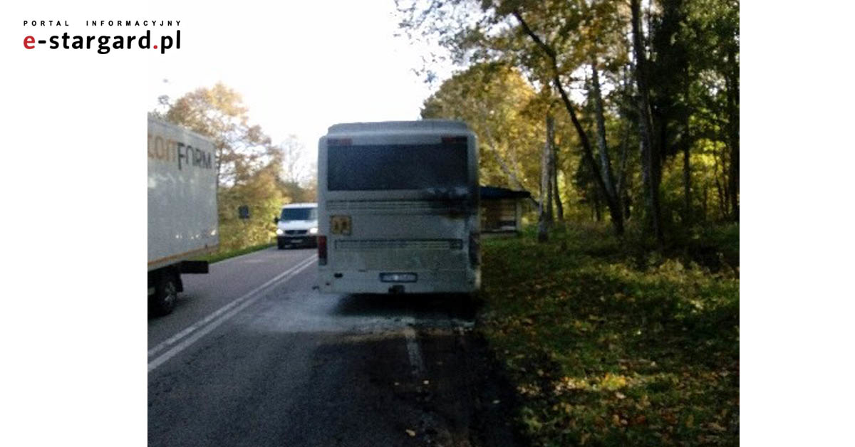 Policjanci ugasili płonący autobus