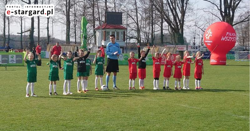 Srebrne dziewczynki na stadionie