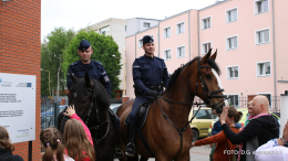 Dzień Dziecka w policyjnej asyście. [VIDEO].