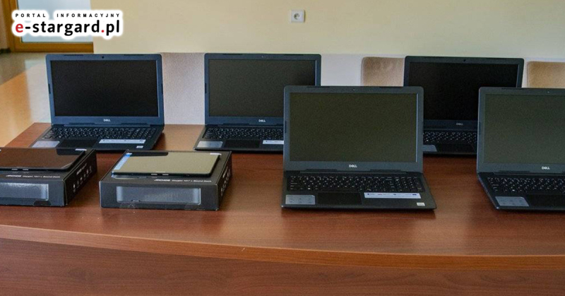 Nowe laptopy dla placówek opiekuńczo- wychowawczych w powiecie stargardzkim. Jest unijne dofinansowanie, przekazane przez resort rodziny i polityki społecznej.