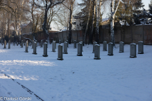 Kolejne pomniki na Cmentarzu Wojennym po renowacji oraz trochę historii