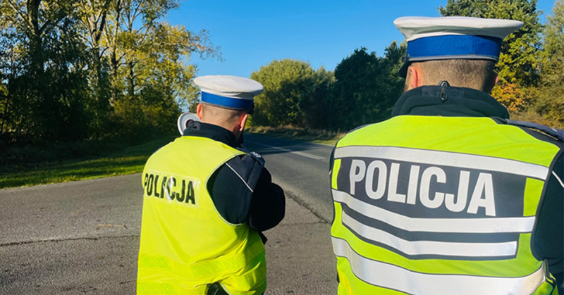 Obywatel zareagował- policjanci zatrzymali. Mężczyzna kierował autem bez prawa jazdy i pod wpływem narkotyków