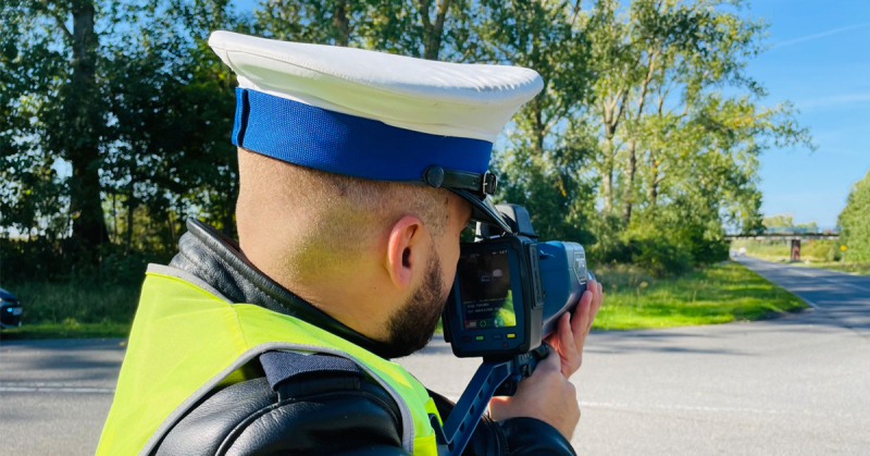 Jechał ,,zygzakiem’’ po DW 142 – zauważyli to policjanci mierzący tam prędkość i natychmiast zareagowali
