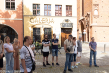 Gościu, zasiądź przy stole Fryderyka