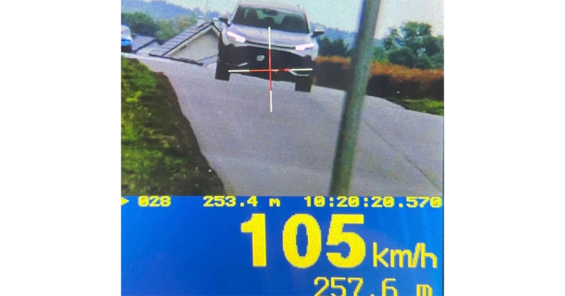 Policjanci eliminują niebezpieczne zachowania na drodze - zbyt szybka jazda zakończyła się wysokim mandatem i zatrzymanym prawem jazdy