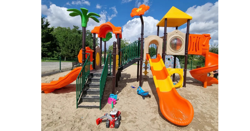Jak place zabaw wpływają na jakość życia w miastach? Place zabaw producent Dr Spil