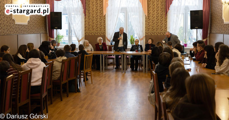 Międzypokoleniowe spotkanie ze sztuką w Domu Kultury Kolejarza w Stargardzie
