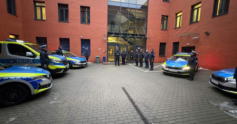 Stargardzcy policjanci otrzymali 8 nowych radiowozów