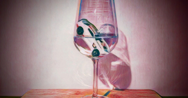 Kierująca SUV-em spowodowała kolizję i odjechała. Na posterunek przyjechała… pod wpływem alkoholu