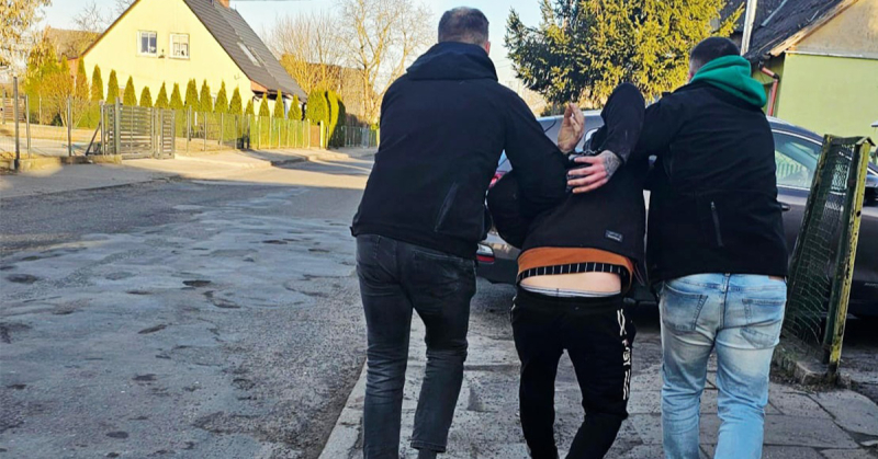 Zatrzymany po pościgu – był poszukiwany do odbycia ponad 6 lat kary pozbawienia wolności