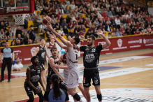 Świetny finisz na otwarcie play-offów