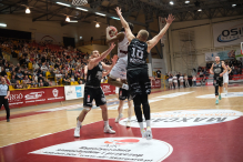 Świetny finisz na otwarcie play-offów