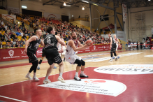 Świetny finisz na otwarcie play-offów