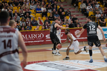 Świetny finisz na otwarcie play-offów